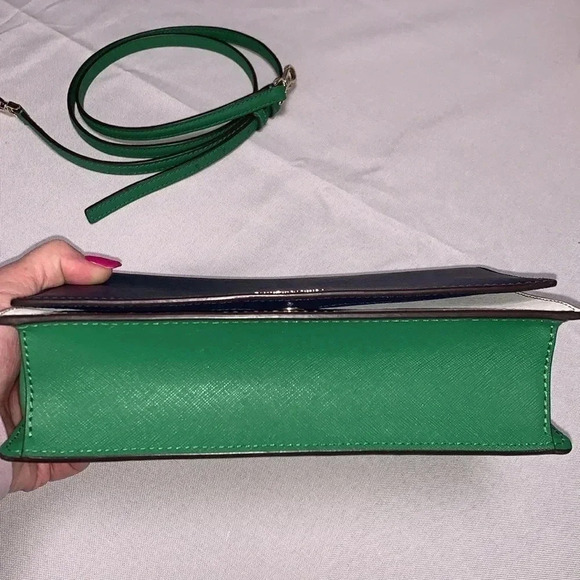 KATE SPADE ♠️ Women’s Purse, comes with/Crossbody Strap, Great Condition❣️ - Picture 6 of 6